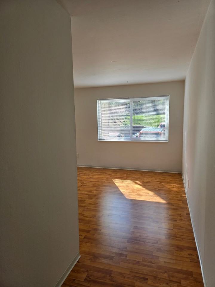 Bent Oak Apartments - Photo 4 of 26