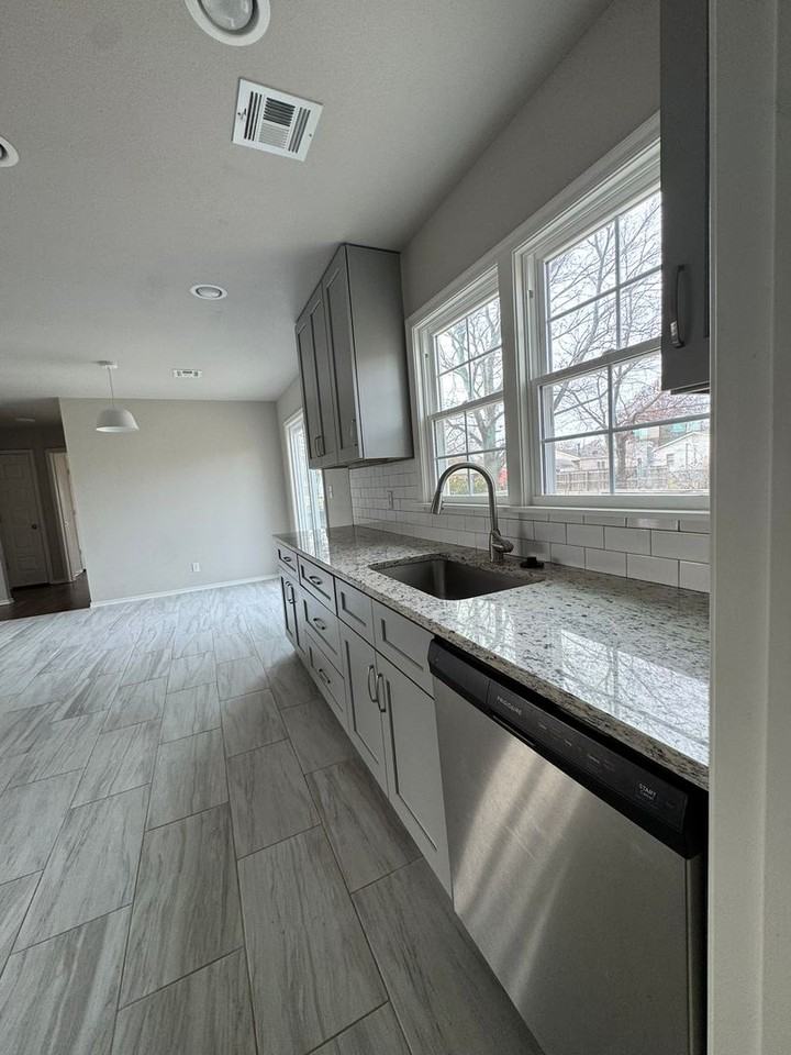 406 N Dogwood St - Photo 6 of 27