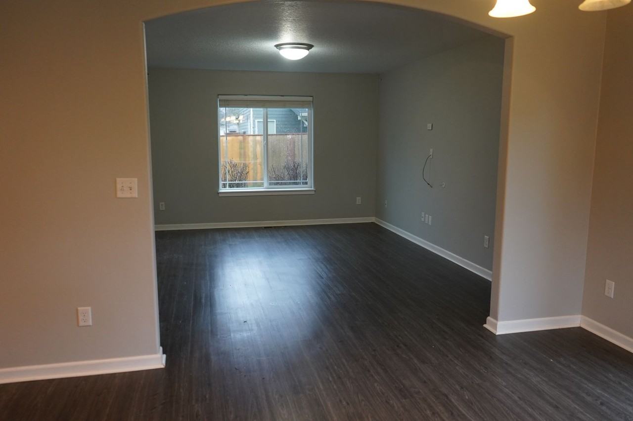 4316 Ne 58th Cir - Photo 3 of 11