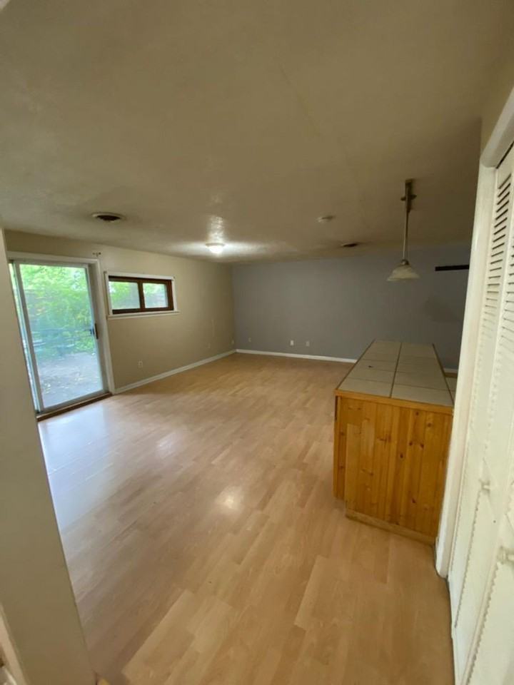 501 S Elm St - Photo 2 of 7