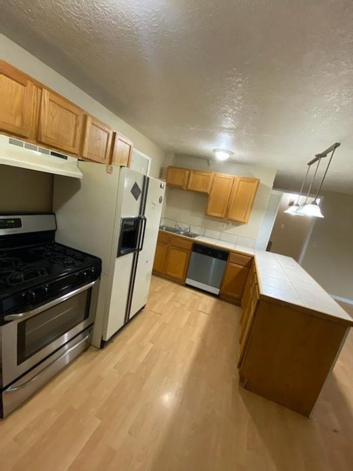 501 S Elm St - Photo 3 of 7