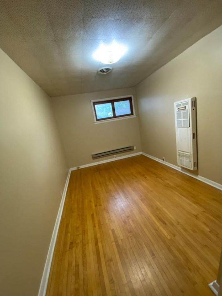 501 S Elm St - Photo 5 of 7