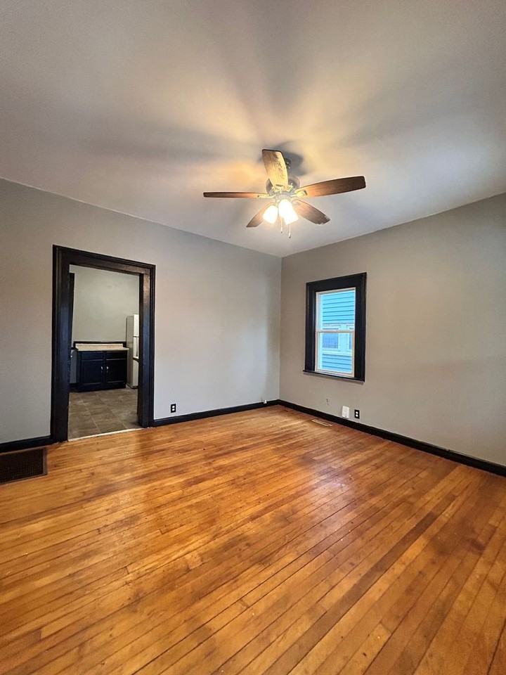 315 N Dewey St - Photo 2 of 21