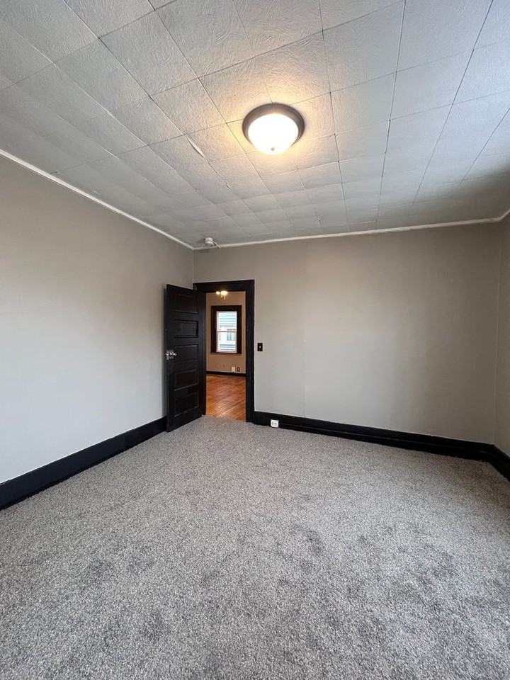 315 N Dewey St - Photo 4 of 21