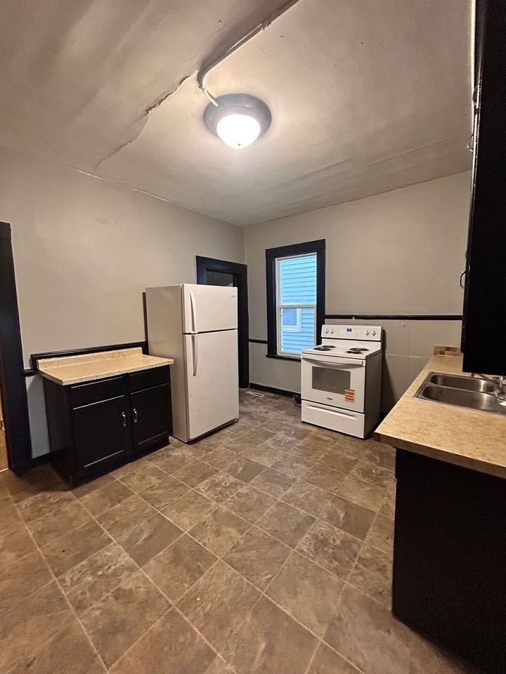 315 N Dewey St - Photo 7 of 21