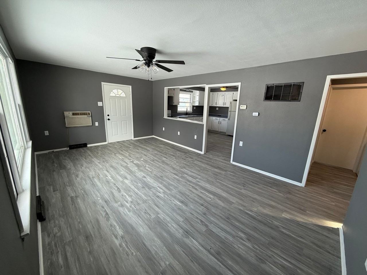 2201 6th St - Photo 4 of 17