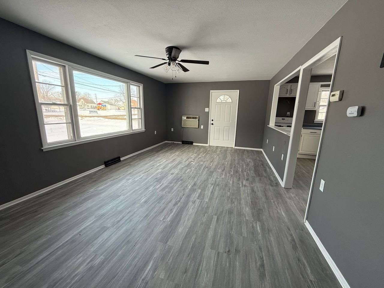 2201 6th St - Photo 5 of 17