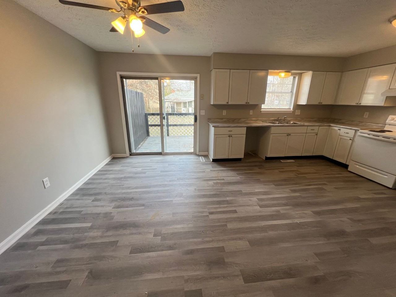 1010 Ryans Ct - Photo 2 of 3