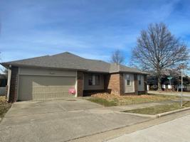 featured image of 2641 S Glenview Ave