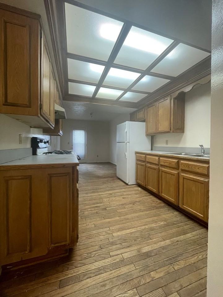 2641 S Glenview Ave - Photo 4 of 17