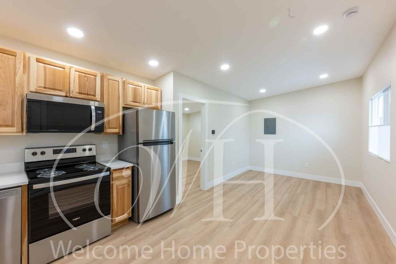 1920 Wallace St - Photo 3 of 13