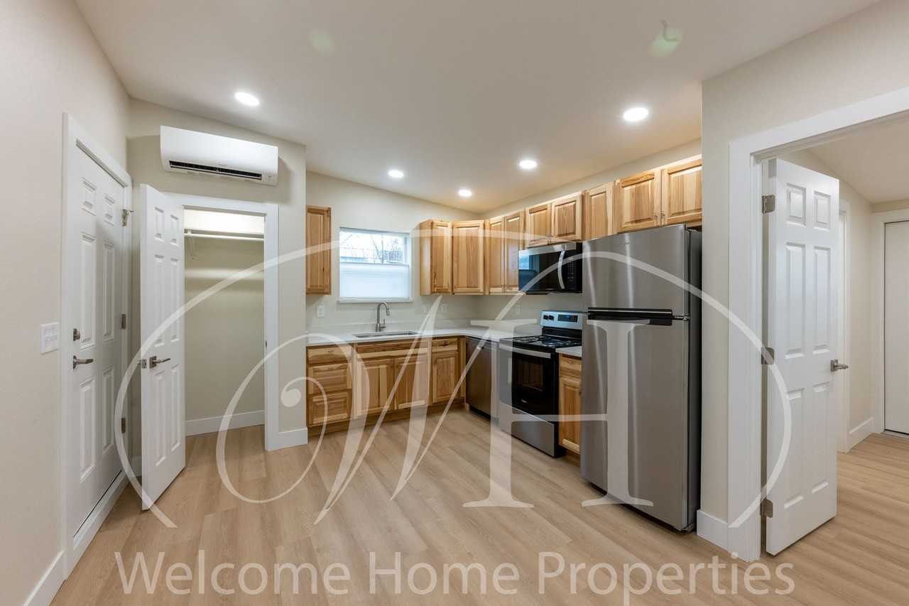 1920 Wallace St - Photo 5 of 13