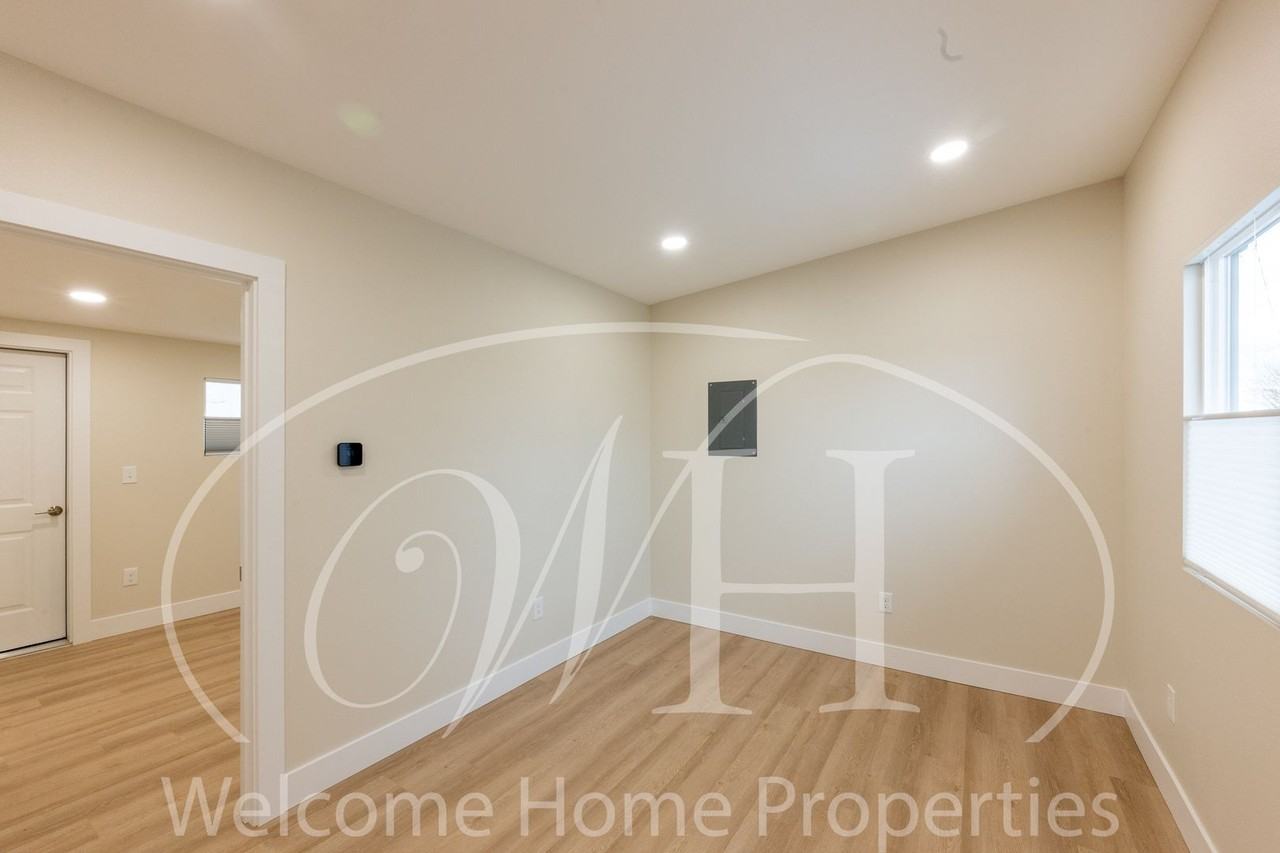 1920 Wallace St - Photo 6 of 13