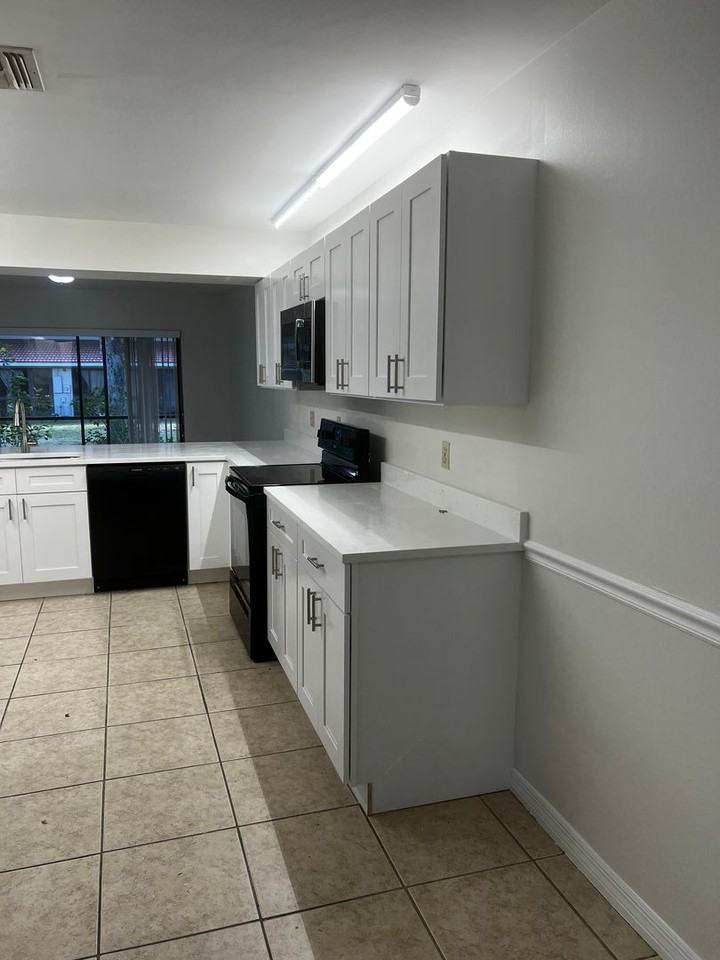 8224 Breeze Cove Ln - Photo 2 of 26