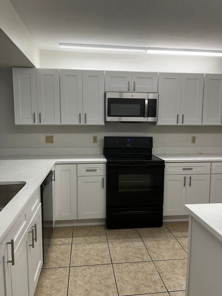 8224 Breeze Cove Ln - Photo 4 of 26