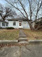 featured image of 418 W 9th St