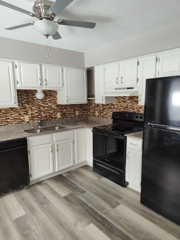 3767 Highland Ave - Photo 3 of 9