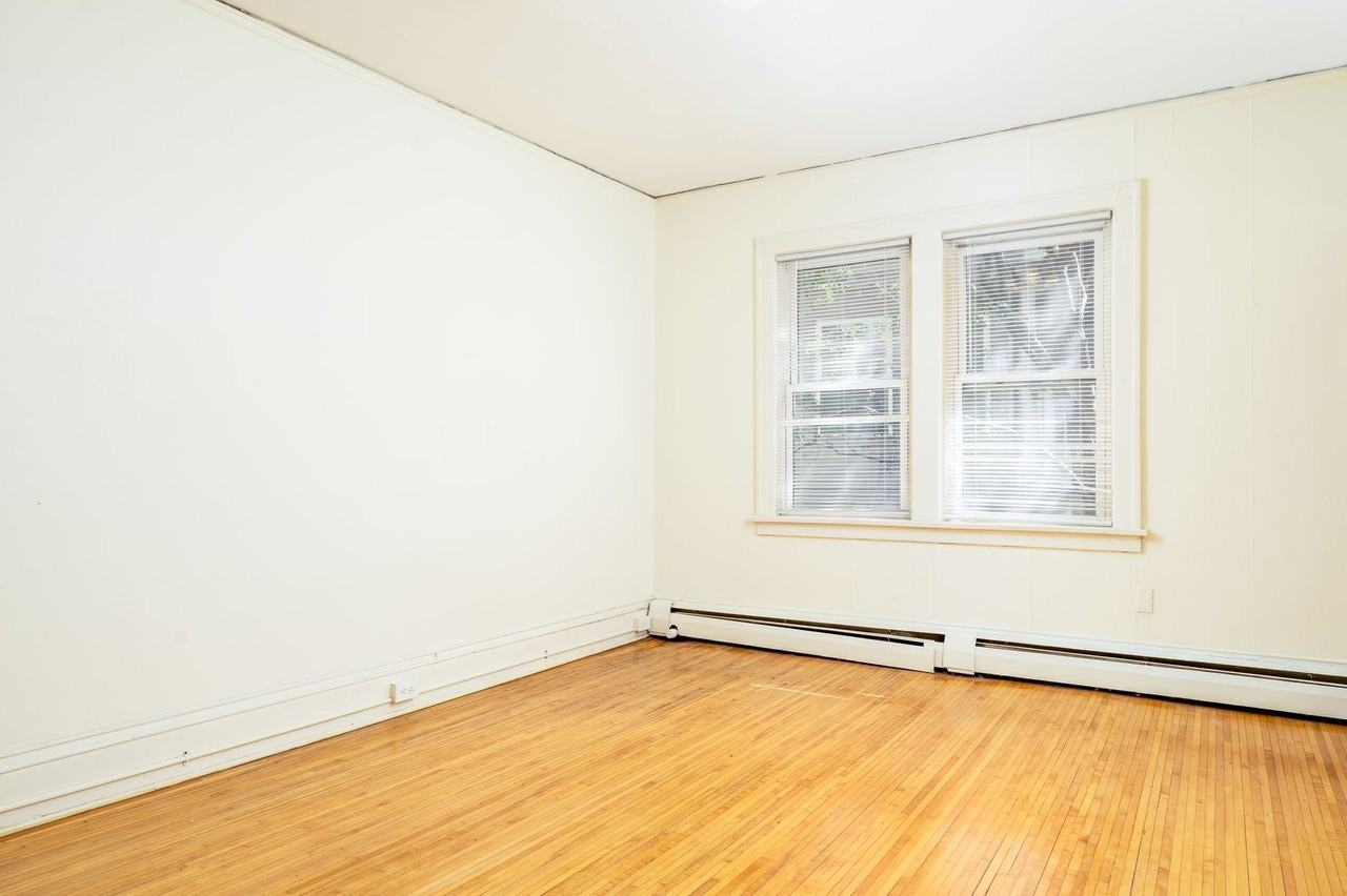 2121 Hennepin Ave S - Photo 7 of 17