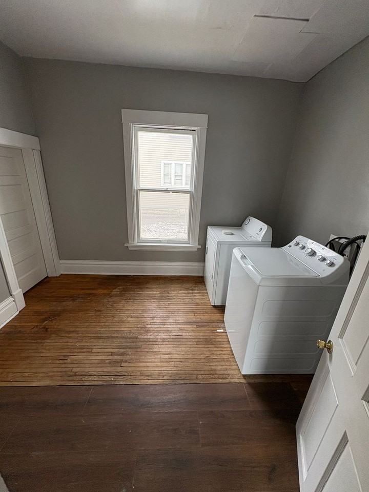 237 Center St - Photo 6 of 9