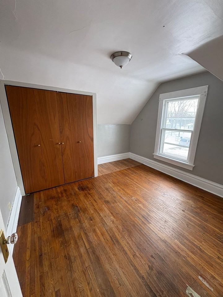 237 Center St - Photo 5 of 9