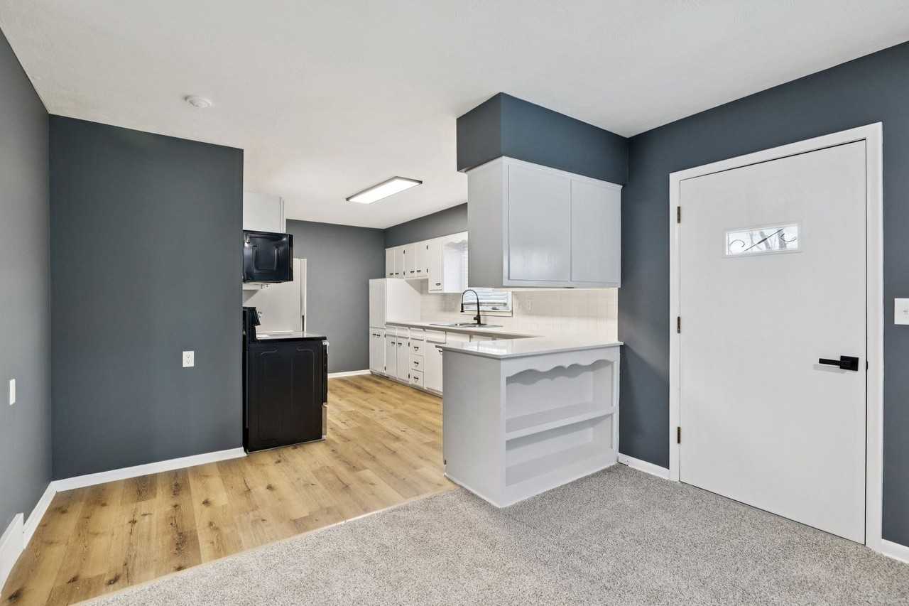 803 N Christy St - Photo 5 of 25