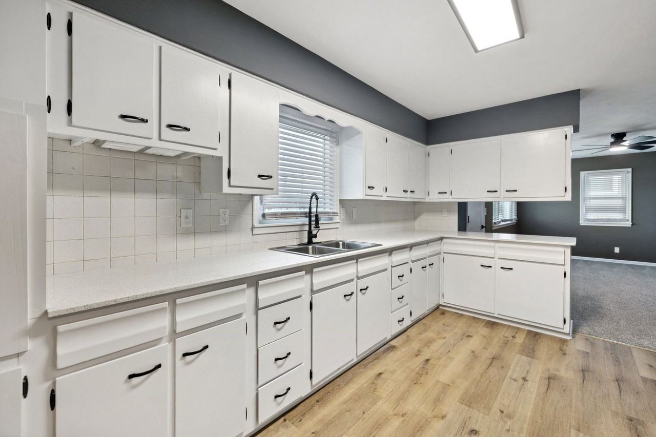 803 N Christy St - Photo 7 of 25