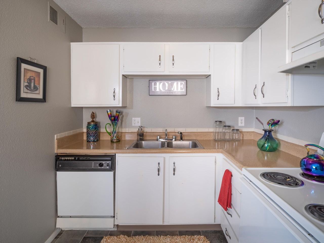 Timberline Apartments and Townhomes - Photo 5 of 27