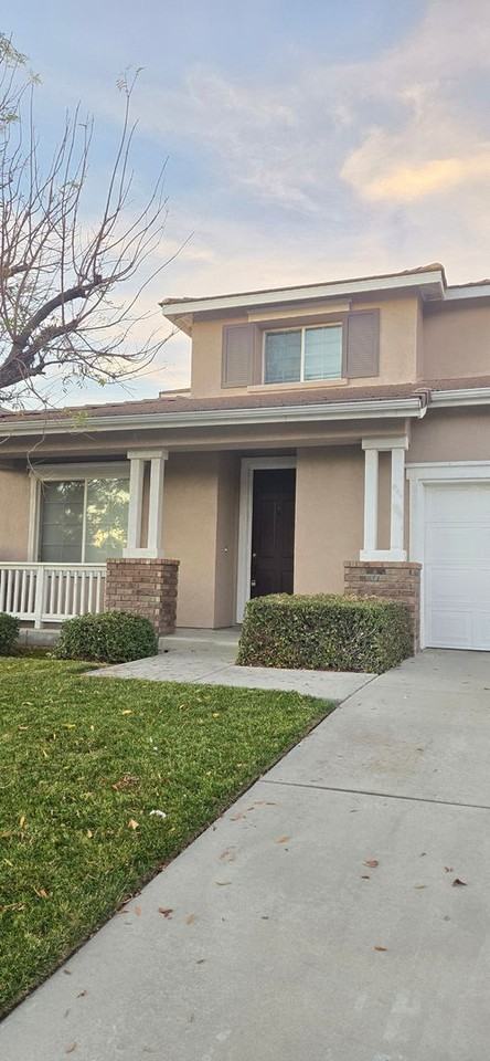 1649 Valley Falls Ave - Photo 2 of 24