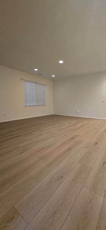 1649 Valley Falls Ave - Photo 4 of 24