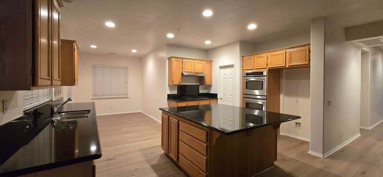 1649 Valley Falls Ave - Photo 6 of 24