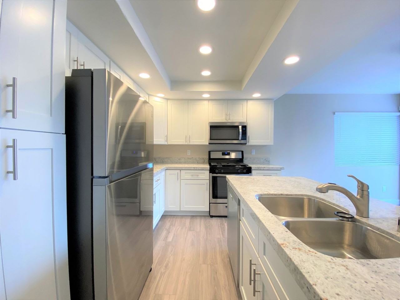 363 N Melrose Dr Unit B - Photo 5 of 16