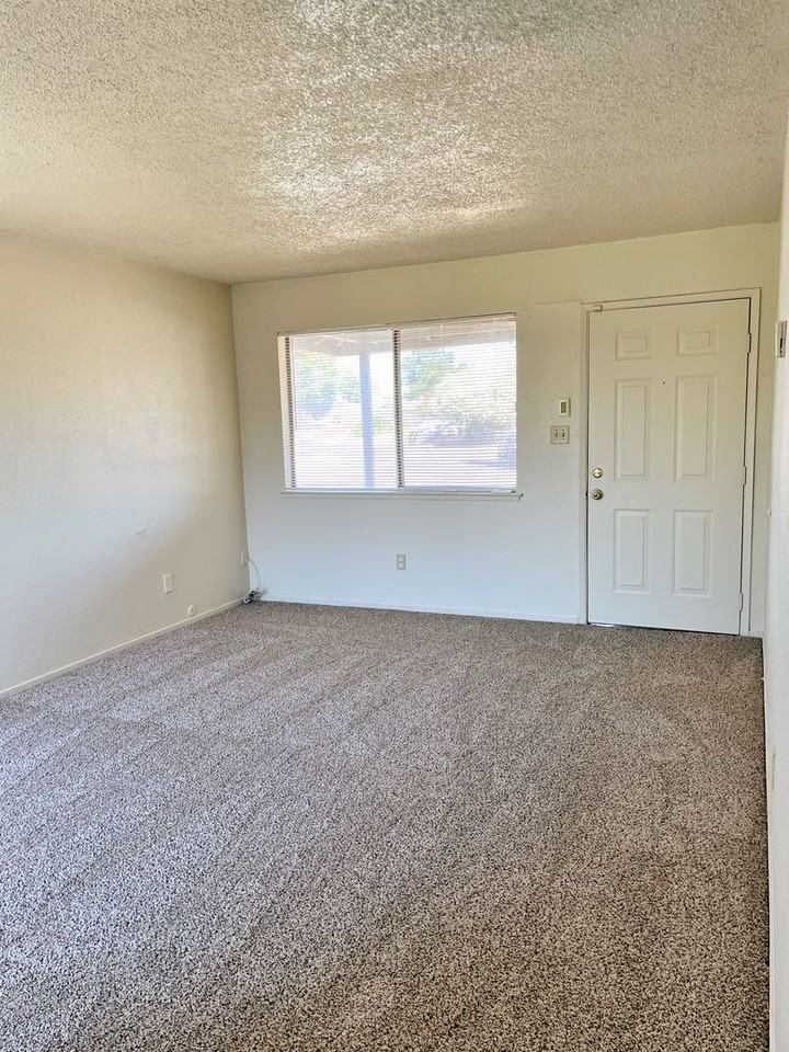 27 Scoles Ct - Photo 2 of 11