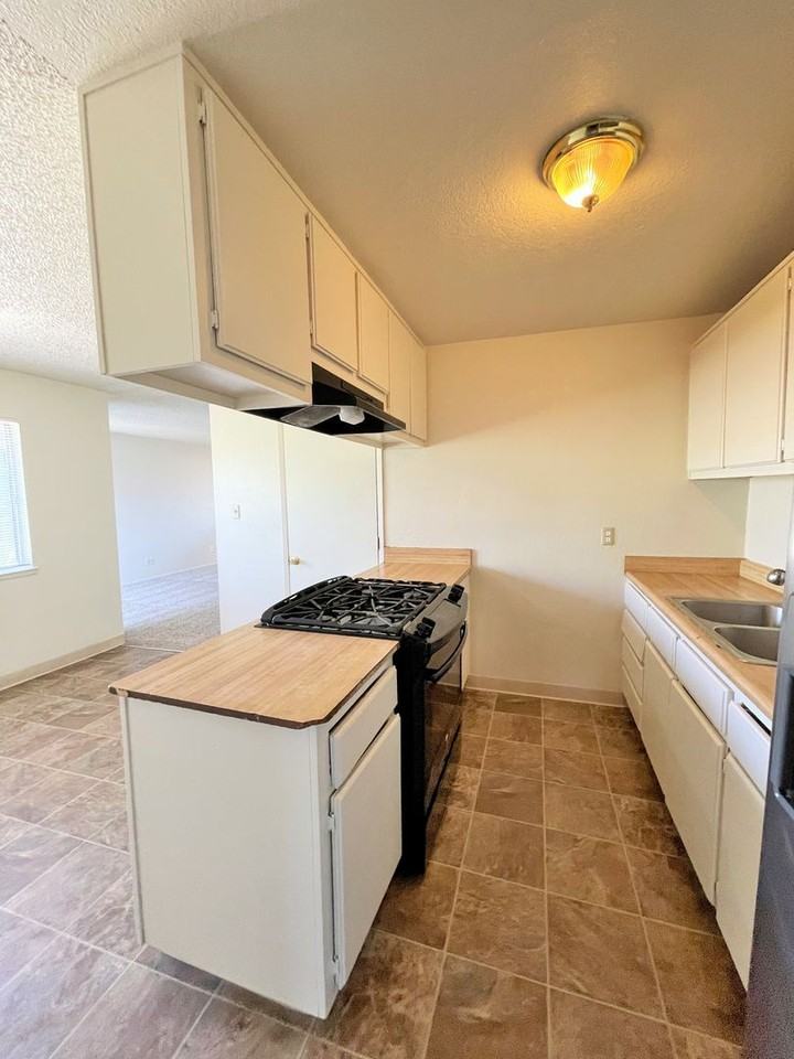 27 Scoles Ct - Photo 6 of 11