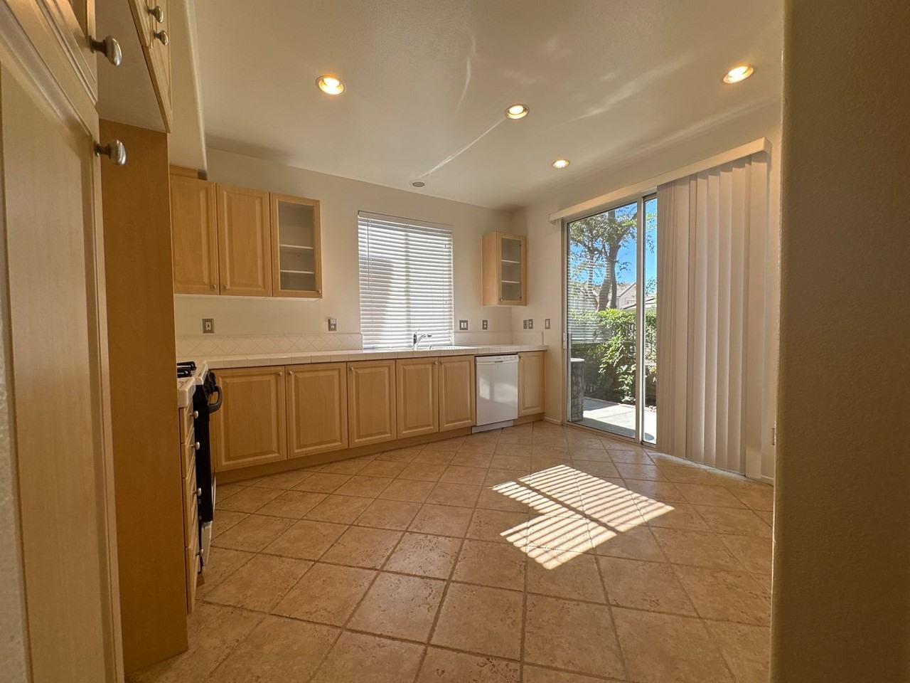 27139 Manor Cir - Photo 4 of 14