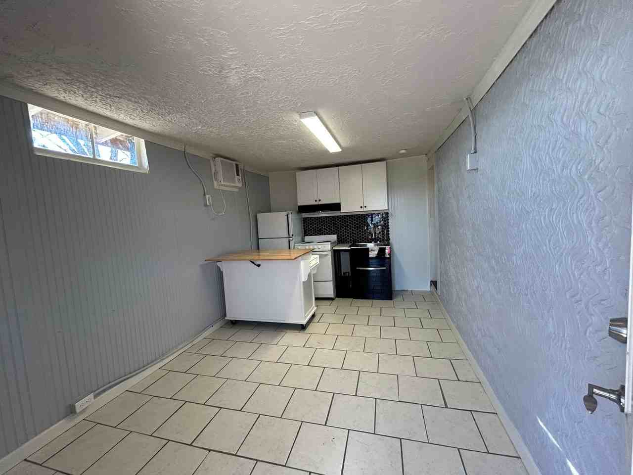 1330 Barry St - Photo 3 of 8