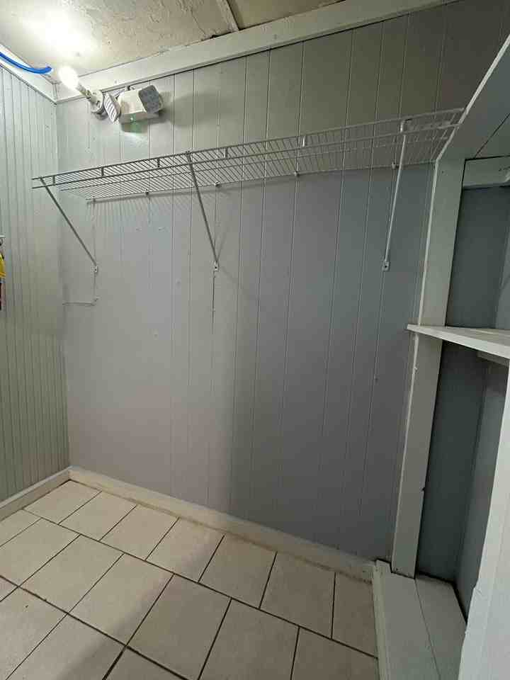 1330 Barry St - Photo 5 of 8