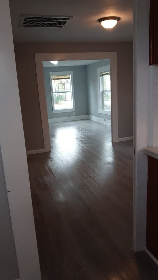 102 N Avenue A - Photo 7 of 24