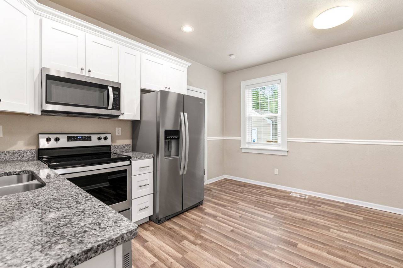 3106 Peronne Ave - Photo 3 of 35