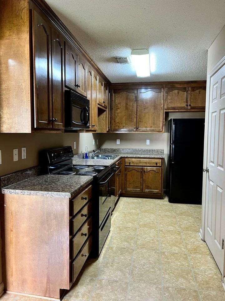 7431 Huntland Dr - Photo 3 of 18