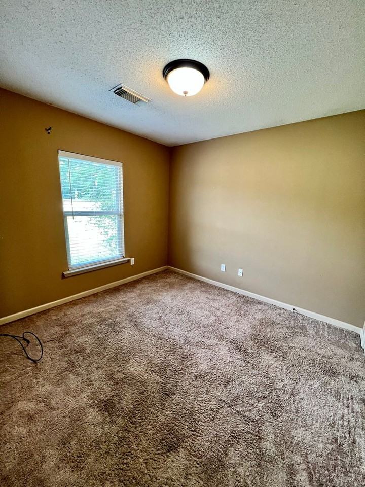 7431 Huntland Dr - Photo 4 of 18