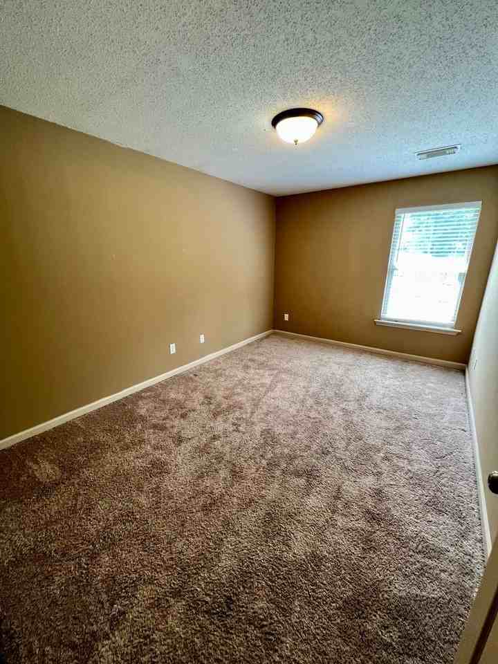 7431 Huntland Dr - Photo 5 of 18