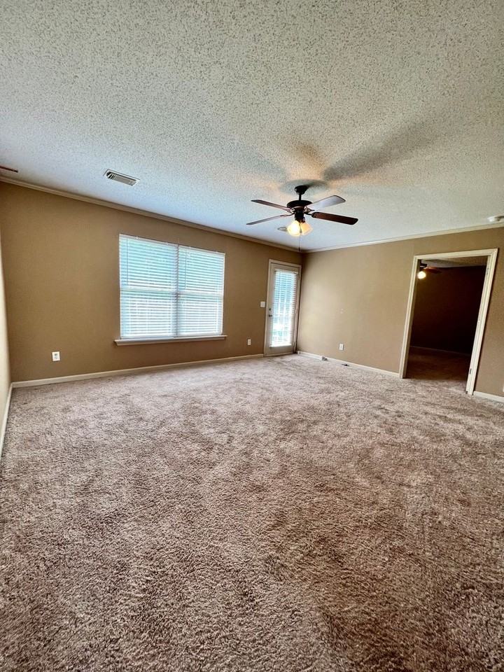 7431 Huntland Dr - Photo 6 of 18