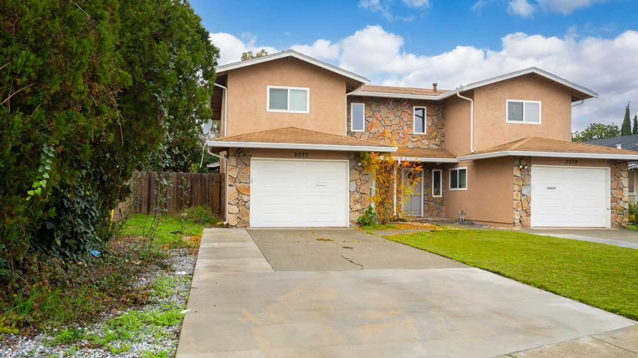 2077 Peach Tree Dr - Photo 2 of 9