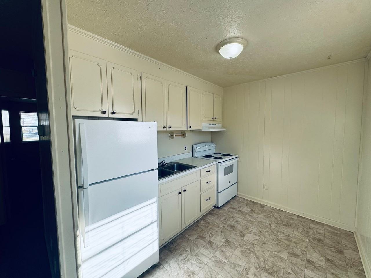 604 Edgar St - Photo 3 of 8