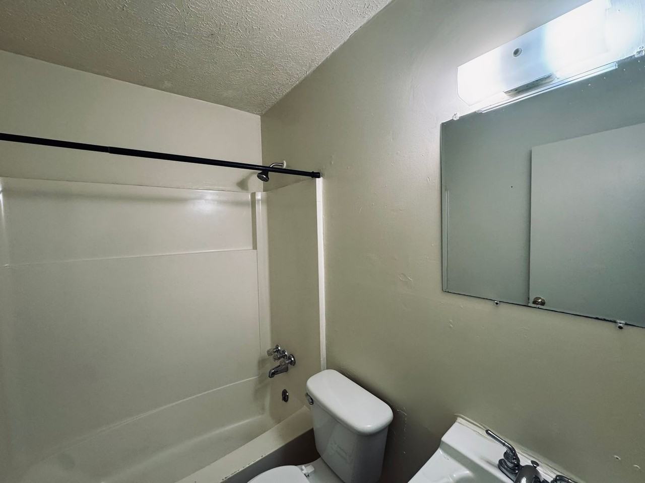 604 Edgar St - Photo 6 of 8