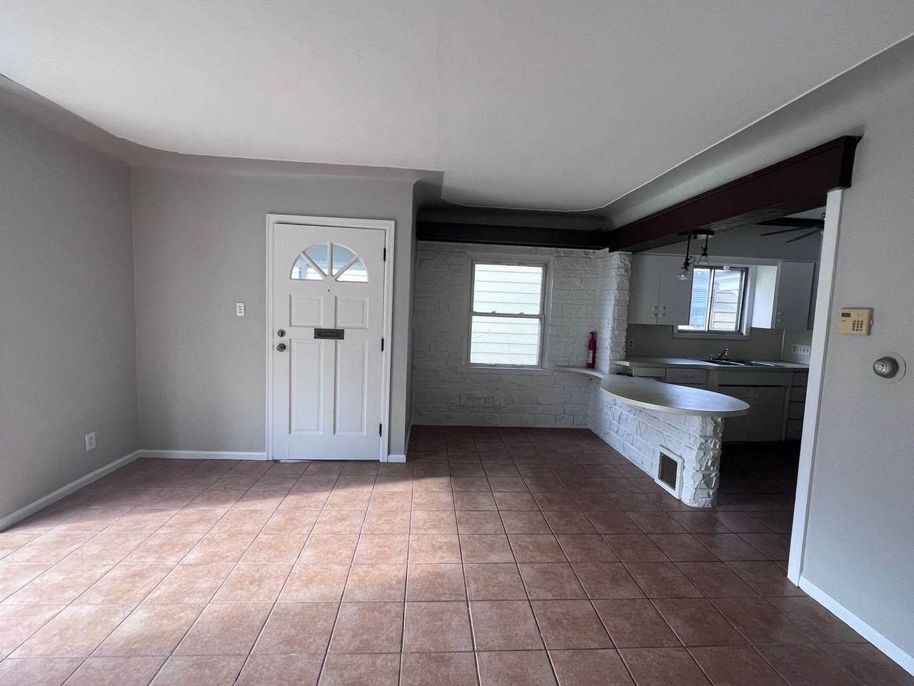 1033 Elliott St Se - Photo 5 of 16