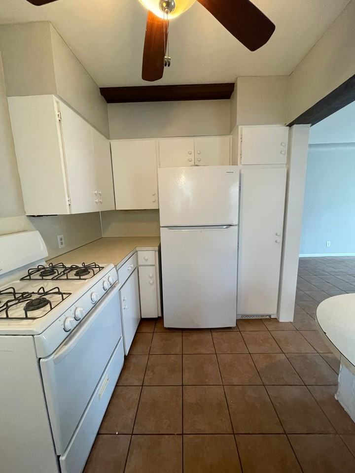 1033 Elliott St Se - Photo 7 of 16