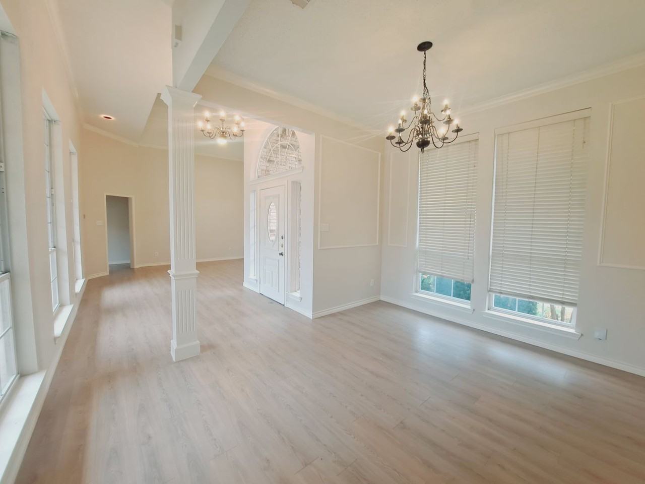 902 Sunpoint Cir - Photo 2 of 24