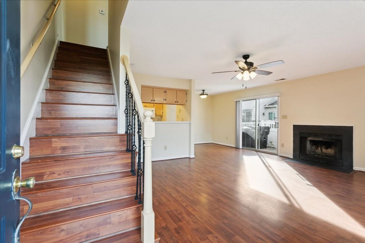 27 Tamarisk Quay Apt F - Photo 2 of 24