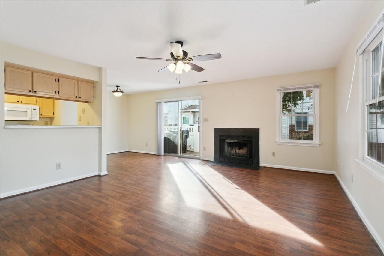 27 Tamarisk Quay Apt F - Photo 4 of 24